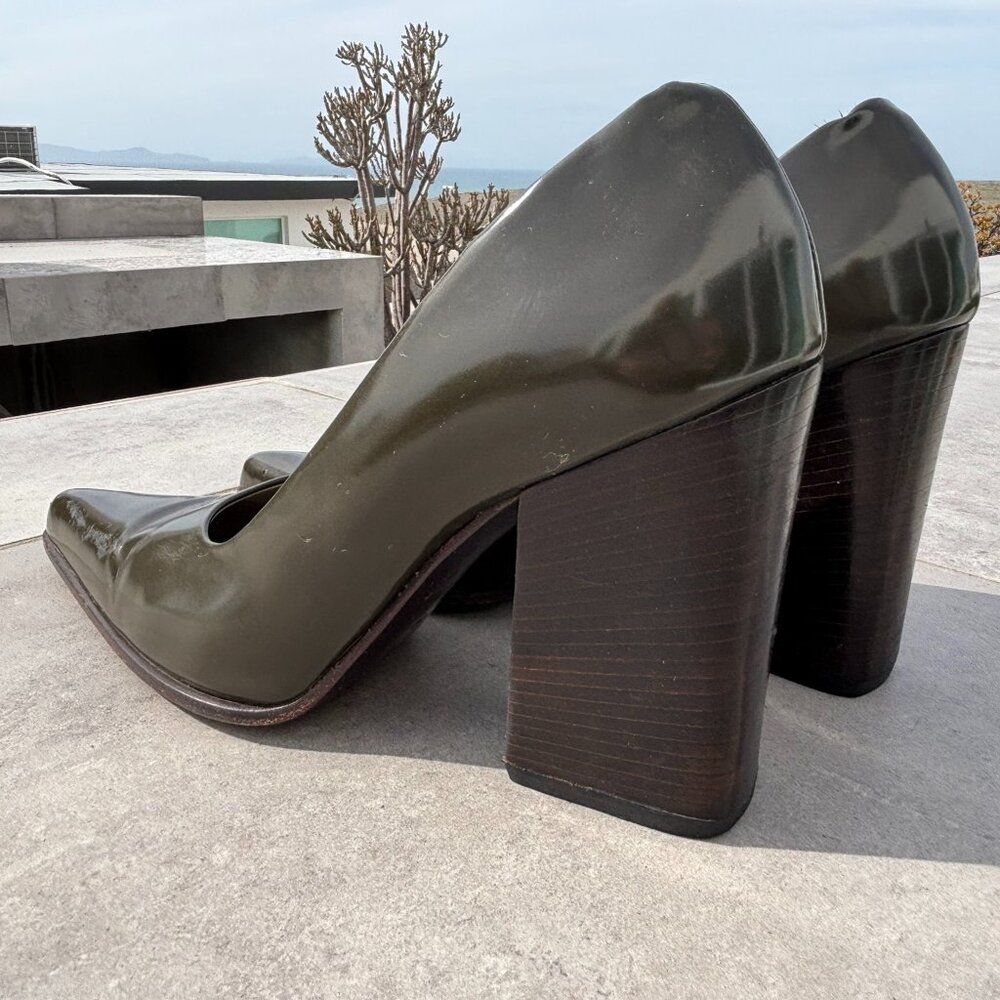 Prada Olive Leather Pumps – Dark Walnut Block Heel – Classic Elegance_Size 38